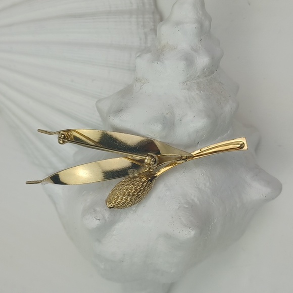 ♥️Bundle Only♥️♥️ Intriguing Gold Tone & Silver Brooch Trio - Picture 7 of 14